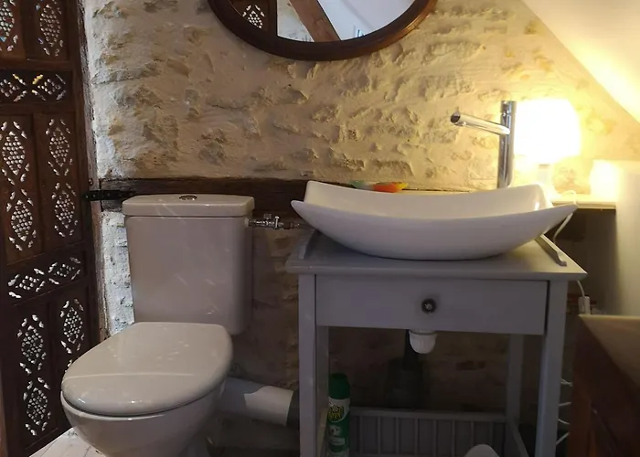 Дом отдыха Ancien Fournil Cosy Avec Piscine Couverte, Parc Verdoyant Et Sauna, A 30 Mn Du Mans - Fr-1-410-432 Vivoin