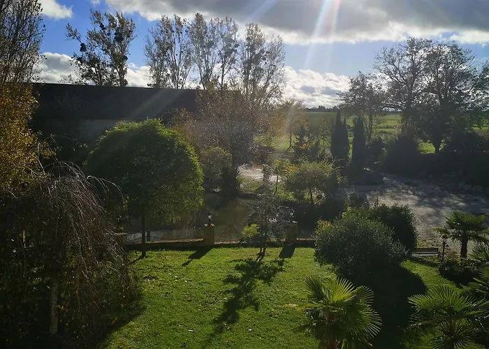 Дом отдыха Ancien Fournil Cosy Avec Piscine Couverte, Parc Verdoyant Et Sauna, A 30 Mn Du Mans - Fr-1-410-432 *