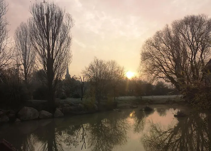 Дом отдыха Ancien Fournil Cosy Avec Piscine Couverte, Parc Verdoyant Et Sauna, A 30 Mn Du Mans - Fr-1-410-432