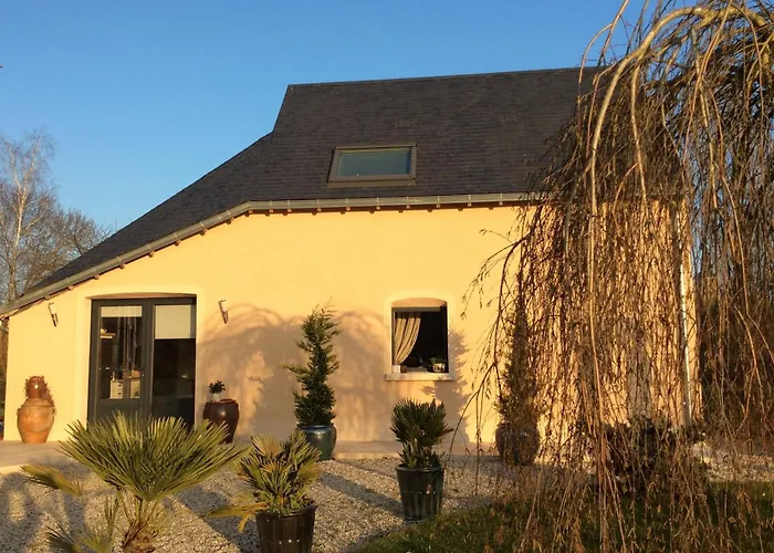 Дом отдыха Ancien Fournil Cosy Avec Piscine Couverte, Parc Verdoyant Et Sauna, A 30 Mn Du Mans - Fr-1-410-432 *