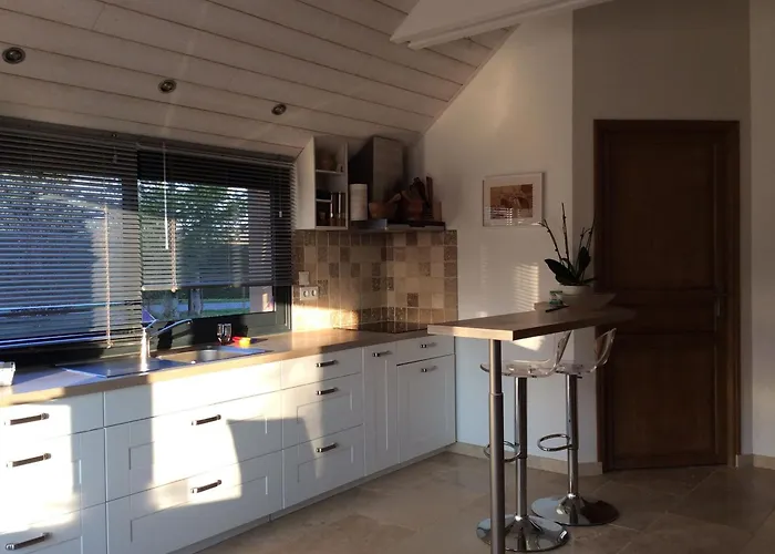 Дом отдыха Ancien Fournil Cosy Avec Piscine Couverte, Parc Verdoyant Et Sauna, A 30 Mn Du Mans - Fr-1-410-432 Vivoin