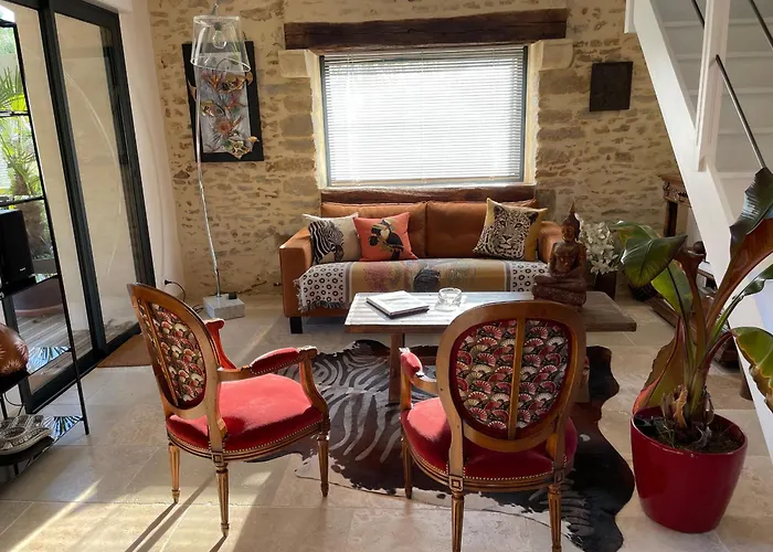 Дом отдыха Ancien Fournil Cosy Avec Piscine Couverte, Parc Verdoyant Et Sauna, A 30 Mn Du Mans - Fr-1-410-432